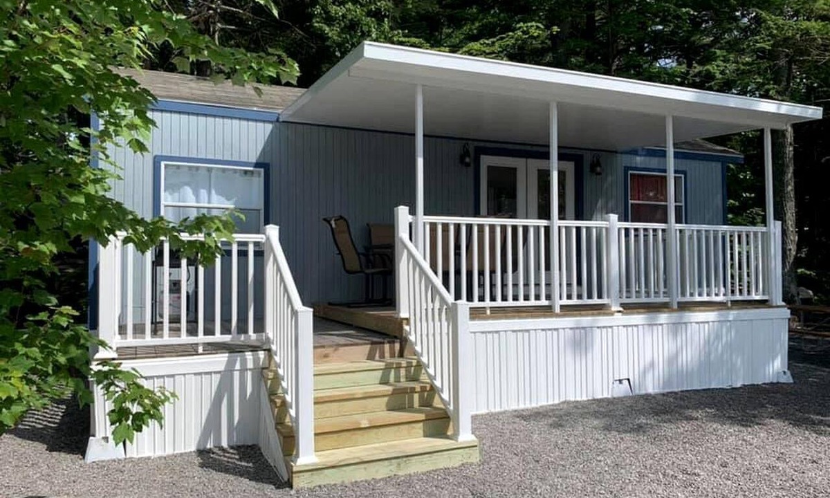 Naples Cabin | Pet-Friendly Glamping Stay with Beach Views in Naples, Maine