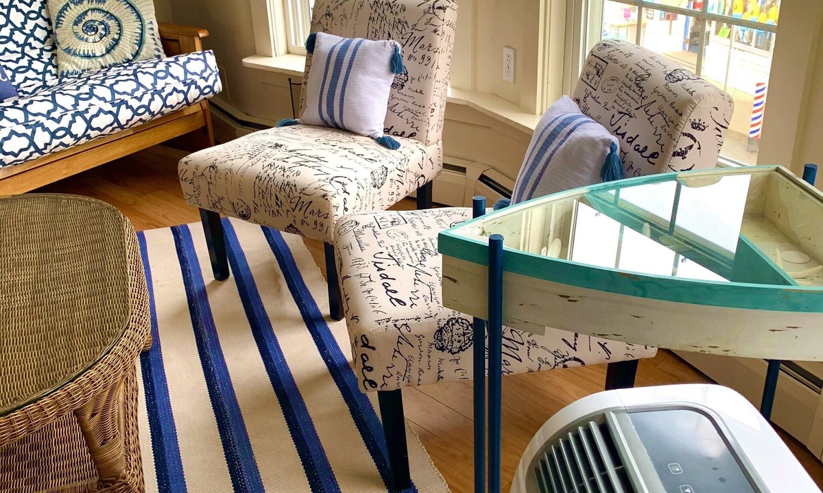 Boothbay Harbor Apartment | Pet Friendly-Steps from All-Harbor View Apt Heart of Boothbay Harbor's Downtown.