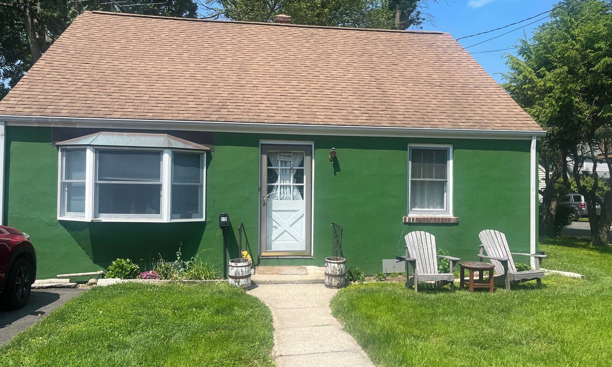 Stamford House | Pet Friendly Suburban Retreat