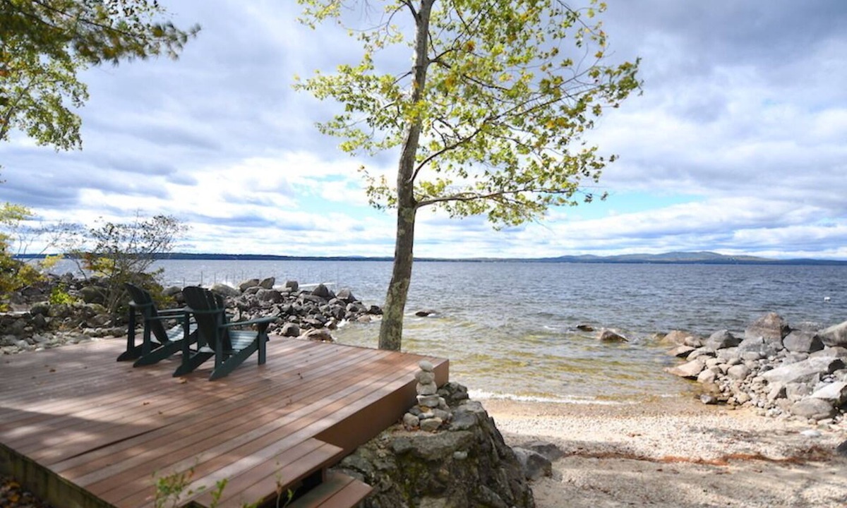 Standish House | Pet-Friendly Waterfront Retreat w/Sunset Views & Sandy Beach on Frye Island