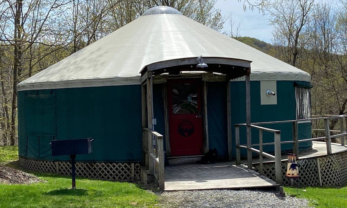 South Hartford Bed & Breakfast | Pet-Friendly Yurt Sleeps 12 with Pool Access
