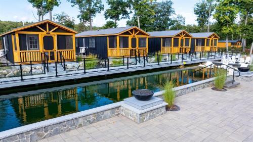 North Sebago Villa | PHOEBE LIMIT 3