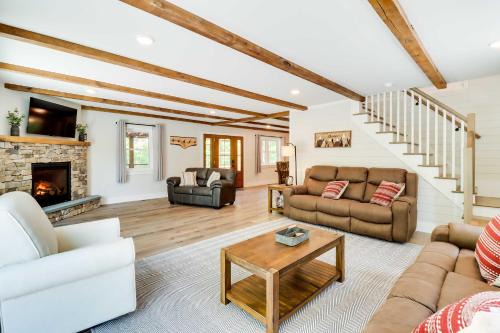 Potts Grove House | Pickleball Court & Fire Pit: Milton Cabin!