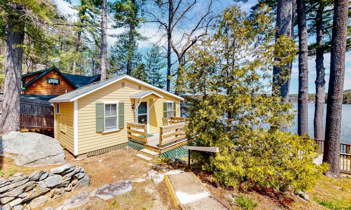 Alton Bay Cottage | Picturesque studio in bay-front locale just steps to water w/WiFi & kitchenette