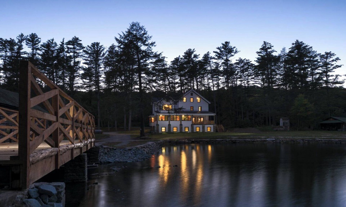 Sparrow Bush Bed & Breakfast | Pine Brook Manor