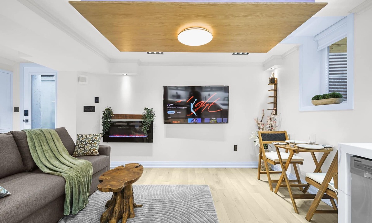 Whitby Apartment | Pinnacle of Luxury & Leisure -2 Bedroom |2 full Bathroom | Full Kitchen