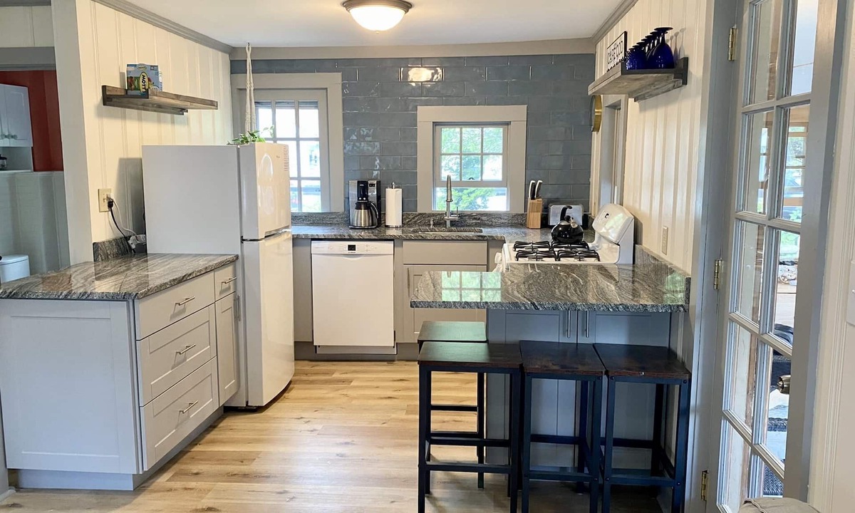 West Yarmouth Cottage | Piping Plover-A Classic Cape Cottage