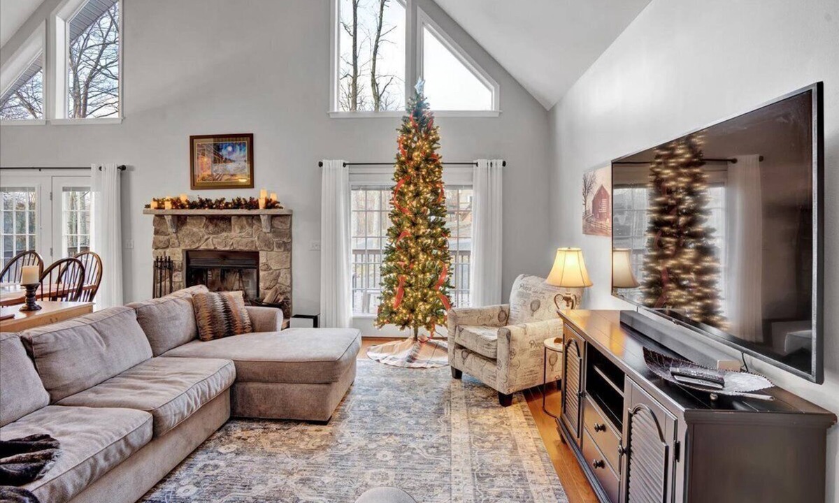 Rowland Ski Chalet | Poconos WInter Retreat: Cozy home, fireplace, gameroom, Ski Big Bear Resort