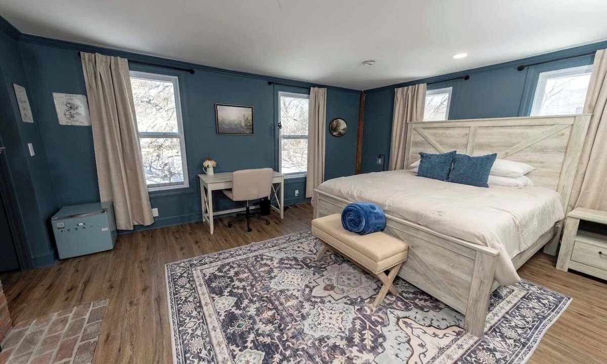 Sherborn Apartment | Pond Room: The Inn at Fireside Tavern Sherborn