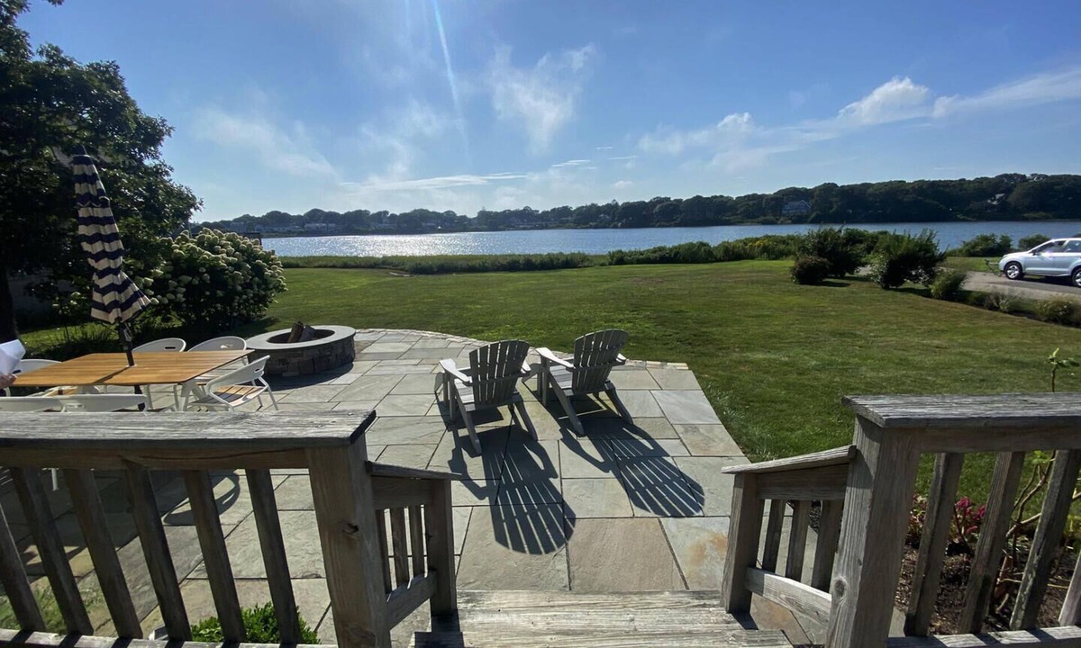 Mara Vista House | Pondfront 6BD-Central A/C, Fire Pit, Large Yard, Ocean & Pond Views