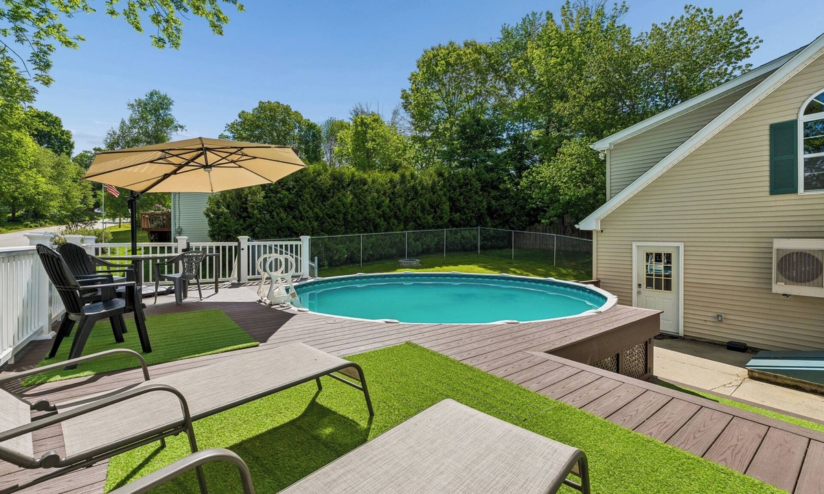 Lewiston House | Pool, Dream Home Gym, TV+Desk in Each Room, 85" TV, Games, 2 BKB Hoops, Fire Pit