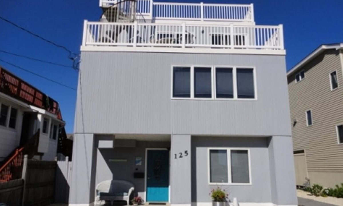 Ship Bottom House | Pool. Ocean Block. WiFi. Private Yard. O/S. Beach Badges. Beach Chairs. Decks. Rooftop deck. Pool Table
