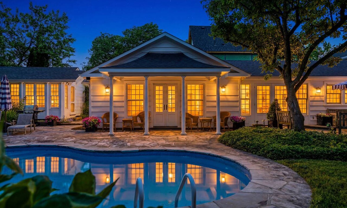 Old Town Historic District House | Pool Old Town NOTL 6 PPL Pet Friendly Historic Home