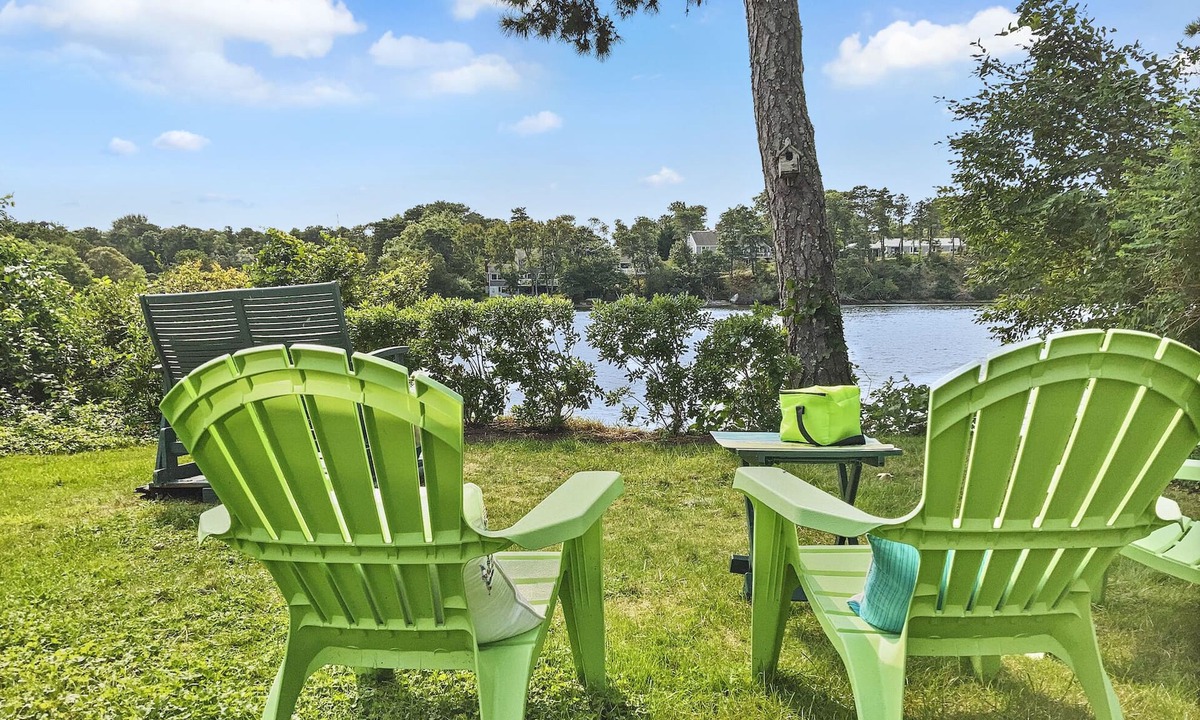East Harwich House | Poppys Pond: Pondfront Cape Home with A/C & Wifi