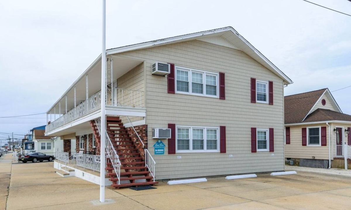 Ortley Beach Apartment | PREMIER HOST-2BR SEASIDE PARK SUITE#2, One Short Block to Beach,Kit,Liv. Room