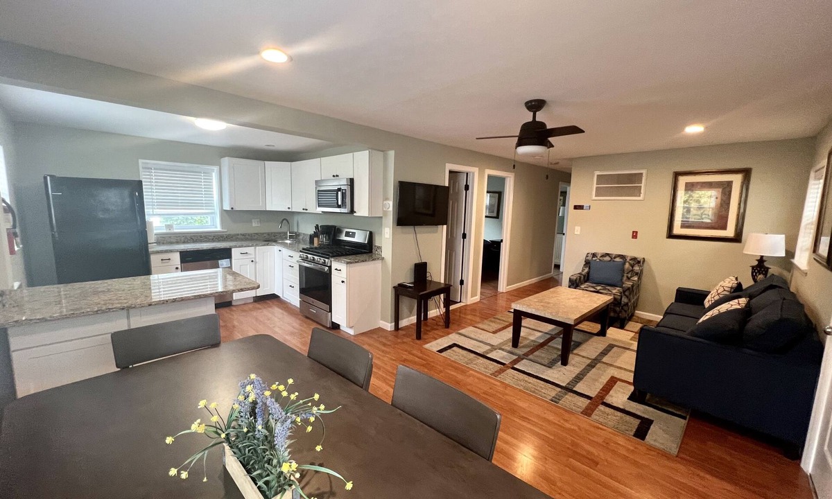 Seaside Heights Cottage | PREMIER HOST LISTING 3 BR Canneel Cottage 1 House to Beach, Pool Access Option