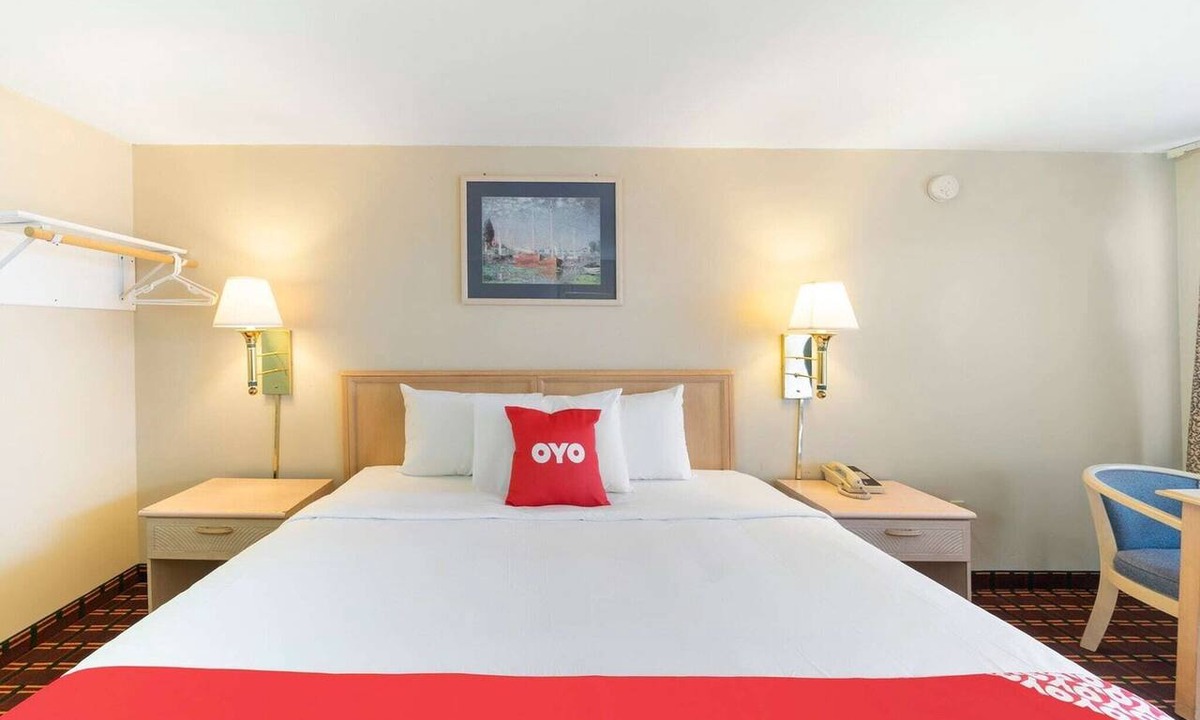 Seneca Falls Apartment | Premium King Room with Jetted Tub