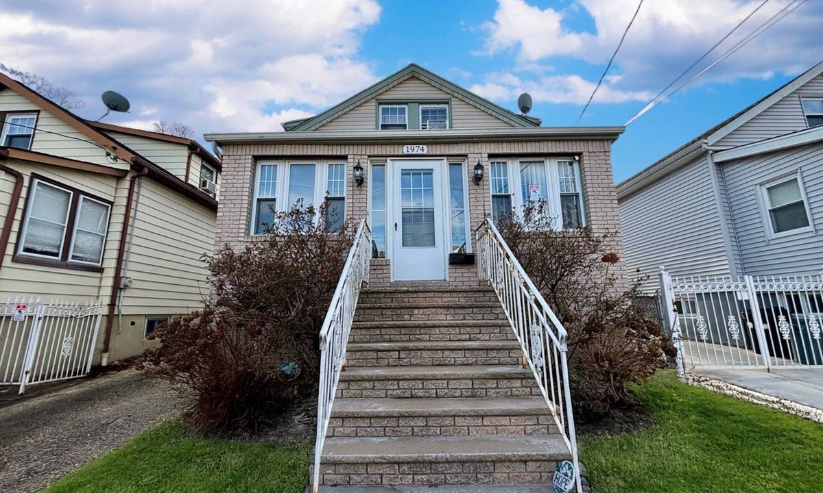 Union House | Premium Private Home w/Parking, Yard, Pets OK Near FIFA, NYC & Newark Airport