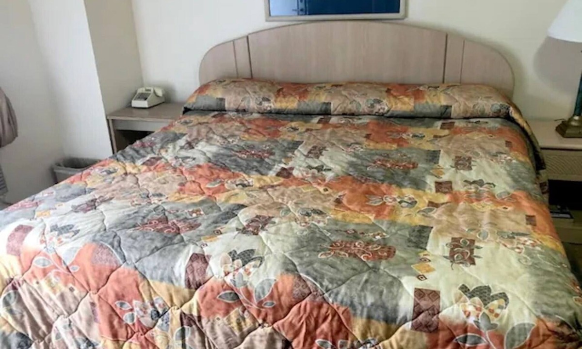 Seneca Falls Hotel | Premium Room with Jetted Tub w/Free Parking - Near Cayuga Lake State Park
