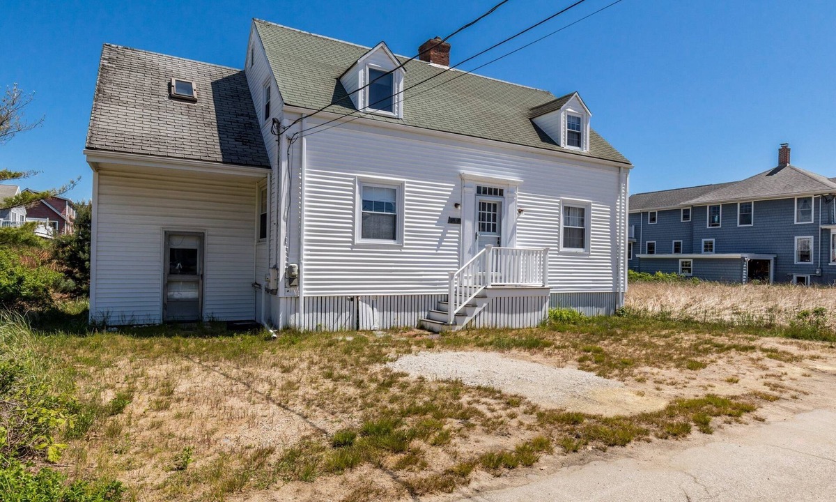 Ocean Park Cottage | Prime location offering easy access to Ocean Park's central area, activities, and the beach!