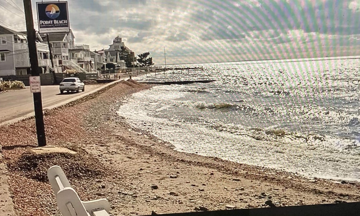 Milford Cottage | Pristine Charming beach cottage walk to beach with sunset views