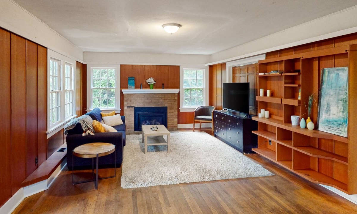Amazon House | Pristine, dog-friendly home with spacious interior, washer/dryer & enclosed yard