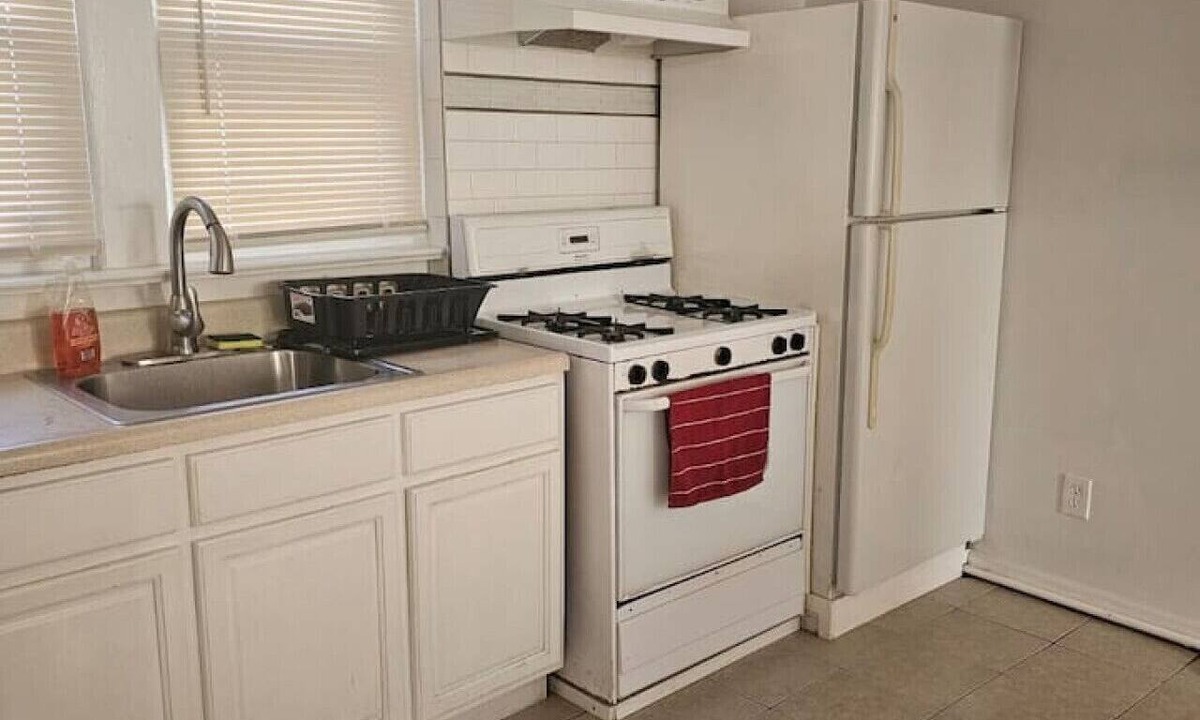 Paterson Apartment | Private 1-bedroom apartment, walkable area, 15 miles to the GW Bridge