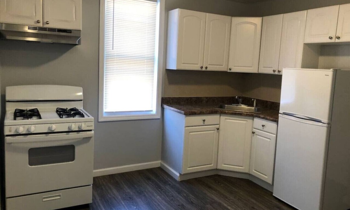 Linden Apartment | Private 2-bedroom, free parking, direct Manhattan bus 2 blocks away
