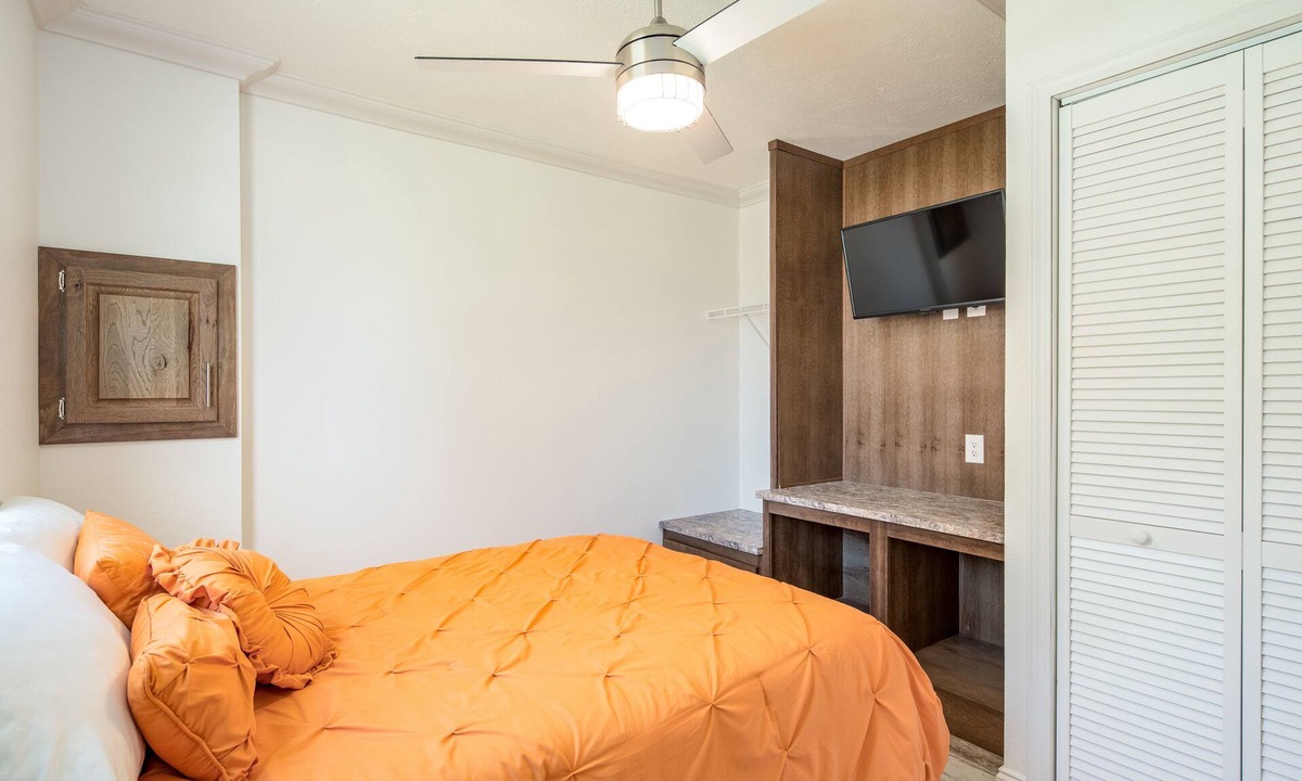 Wilbur Cabin | Private accommodations with breath taking views of Lake Roosevelt