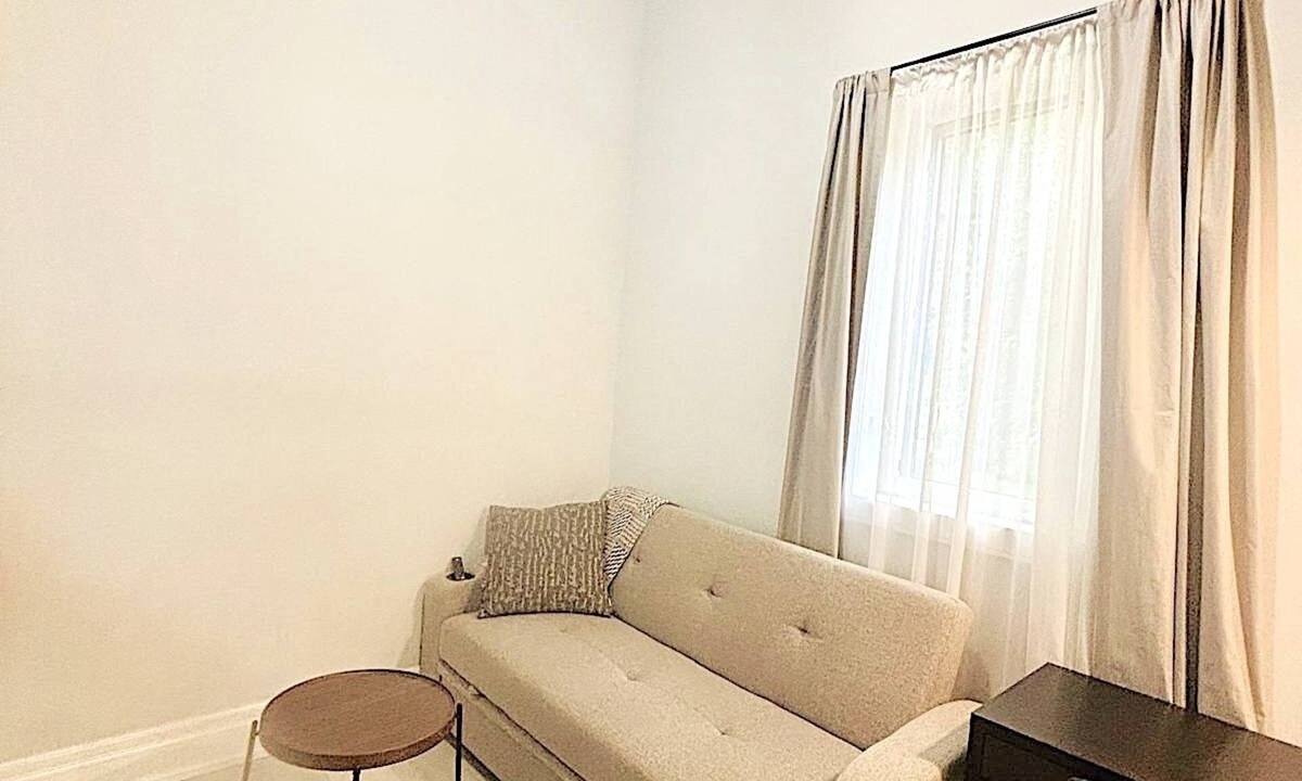 Richview Apartment | Private and Cozy Loft Close to the Airport in Etobicoke