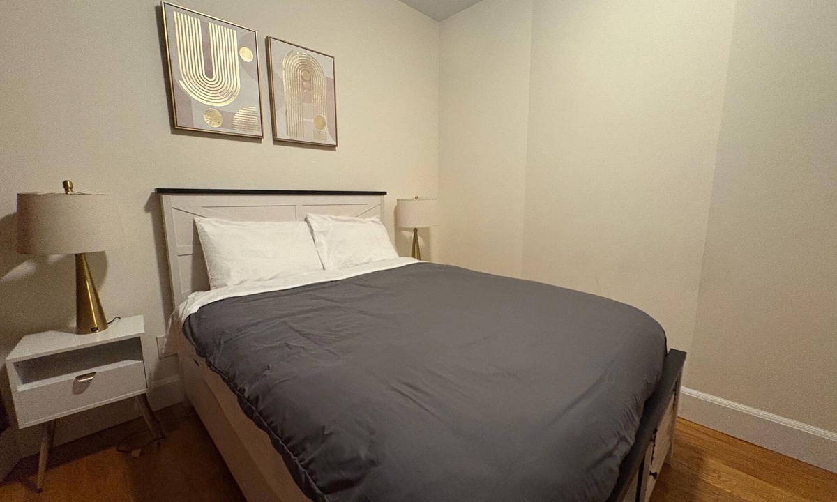 Midtown Apartment | Private Balcony Suite Near Empire State Building Herald Square