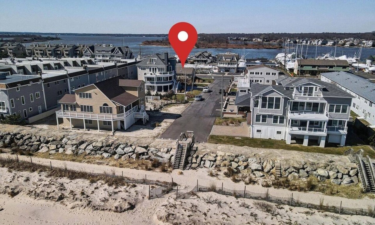 Sea Bright House | PRIVATE BEACH BLOCK RETREAT, 3 BEDROOMS, 1 BLOCK FROM DOWNTOWN, GREAT LOCATION!