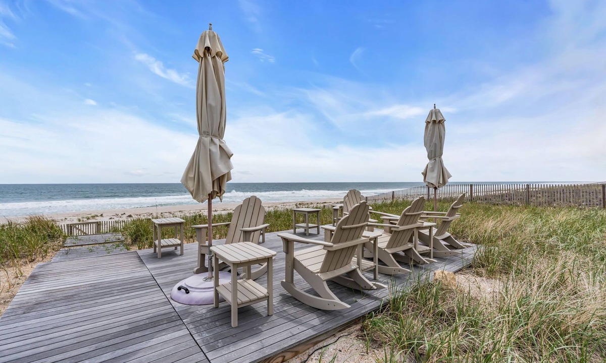 Mantoloking House | Private Beachfront Home in Mantoloking NJ w/Lifeguard- 5 bedroom