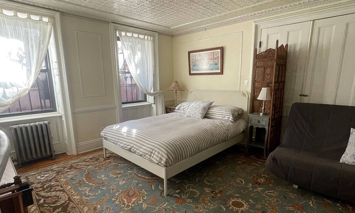 Clinton Hill House | Private & cheerful 1-bedroom garden apartment in Brooklyn townhouse