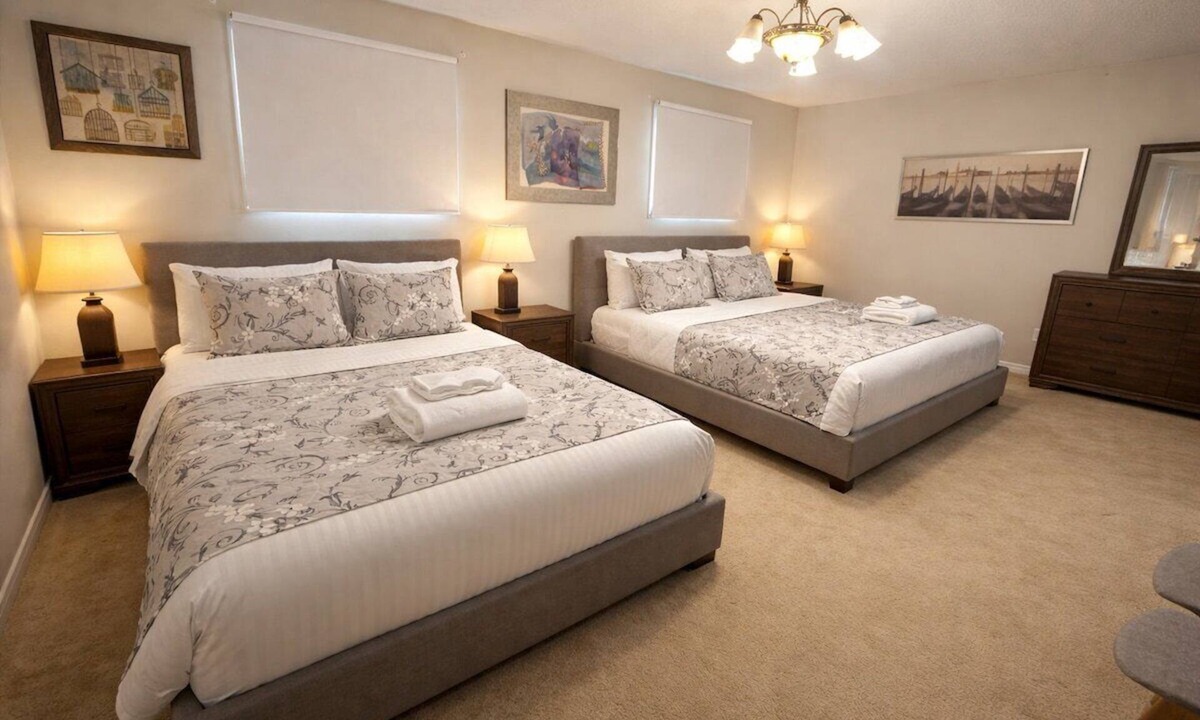 Hurontario House | Private Ensuite Self Check-in 2 Min to Transit