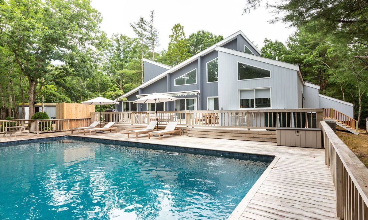 Northwest Harbor House | Private Escape In East Hampton