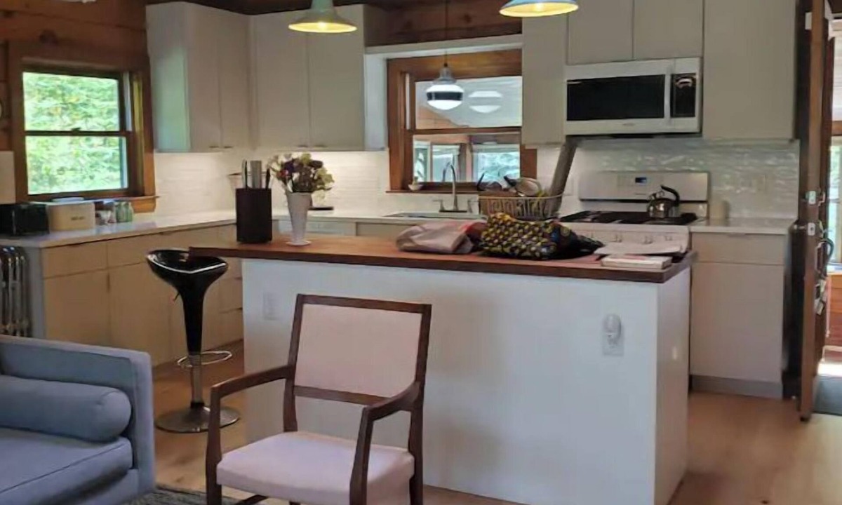 Lyman House | Private family retreat on Swan Pond