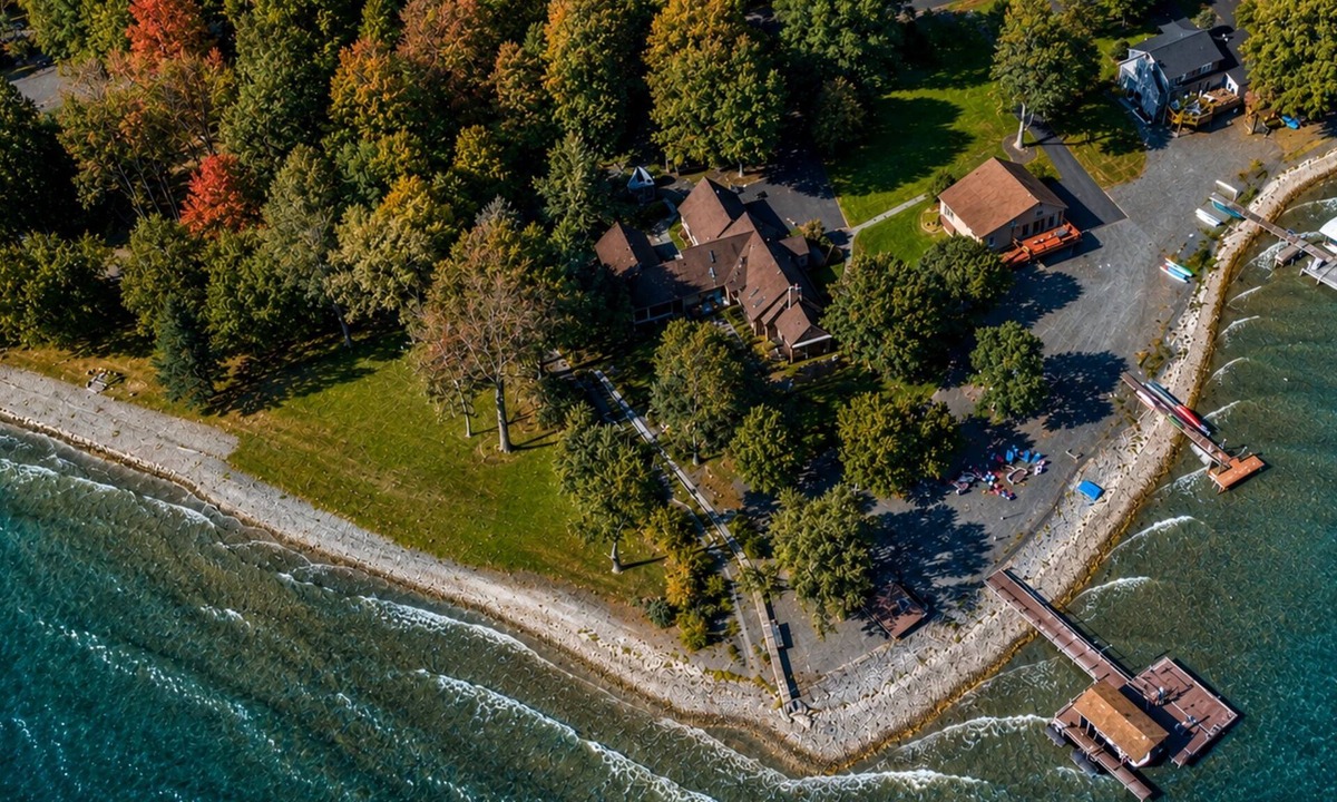 Geneva House | Private FLX Retreat | 200' Seneca Lakefront | Pool