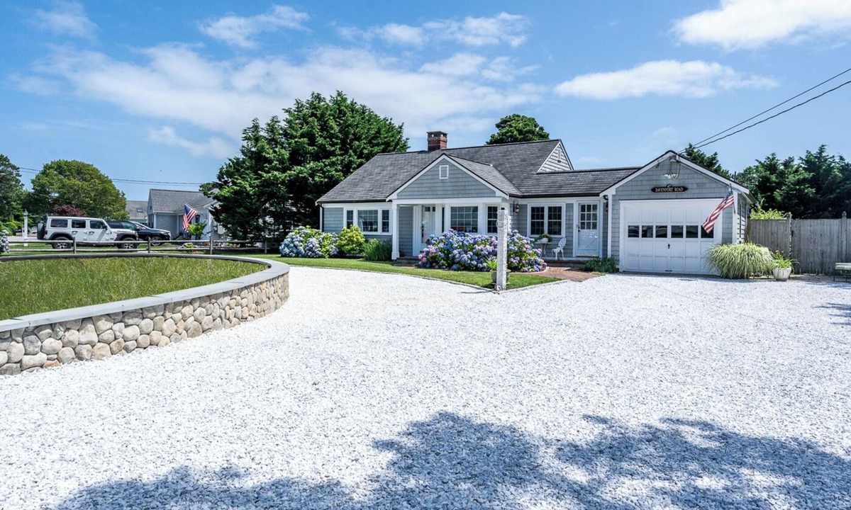 West Dennis Cottage | Private Gated Wrinkle Point Retreat, Walk to W Dennis Beach, 3BR Coastal Escape