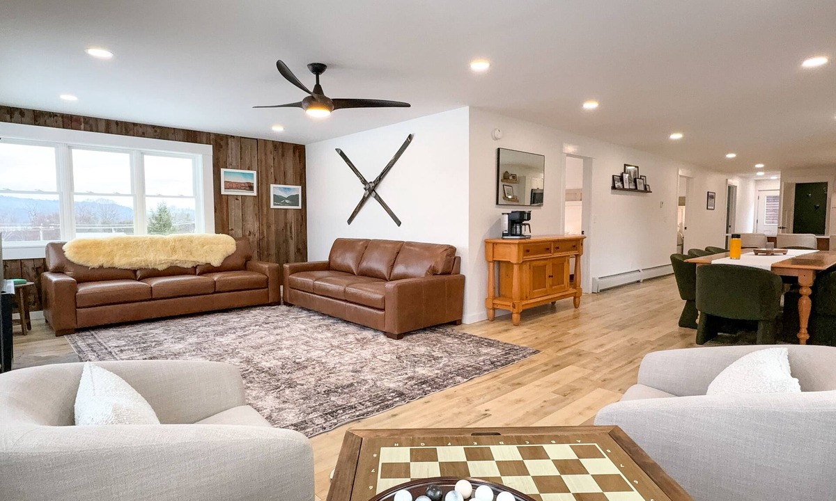 Lower Village House | Private, hilltop 6-bedroom house in Stowe. Minutes from Mountain!
