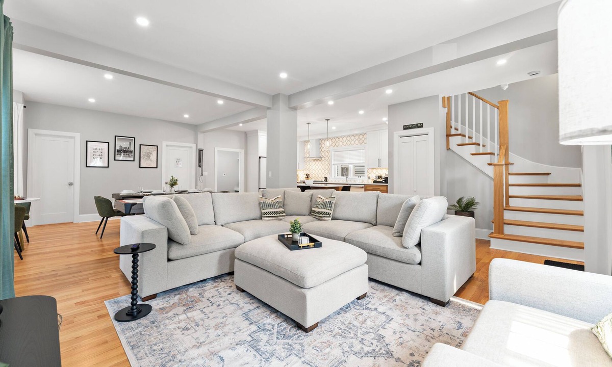 Winter Hill House | Private Home & parking kids cubby walk to train 10min to Boston, Havard,Tufts.