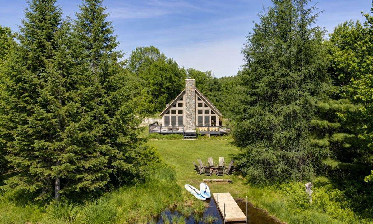 Gloversville House | Private Lake Sleeps 16 Hot Tub Game Room