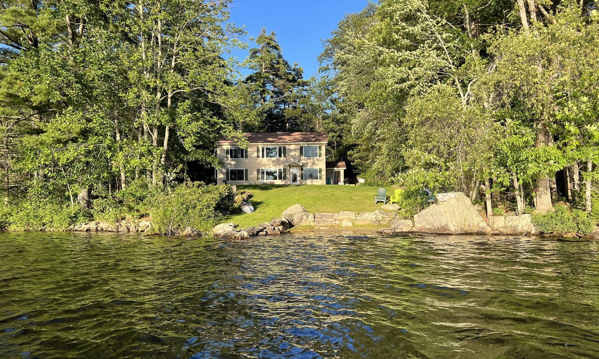 West Minot House | Private lakefront escape–kayak, swim, fish & ski in ME