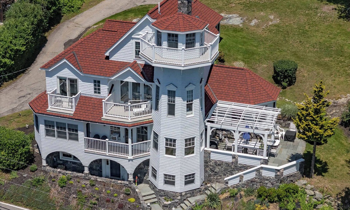 Kittery Point House | Private Lighthouse at Waterfront Chauncey Creek