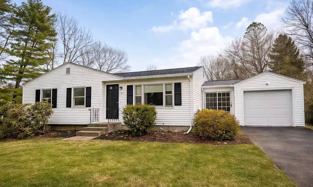 South Amherst House | Private Retreat ranch house in South Amherst