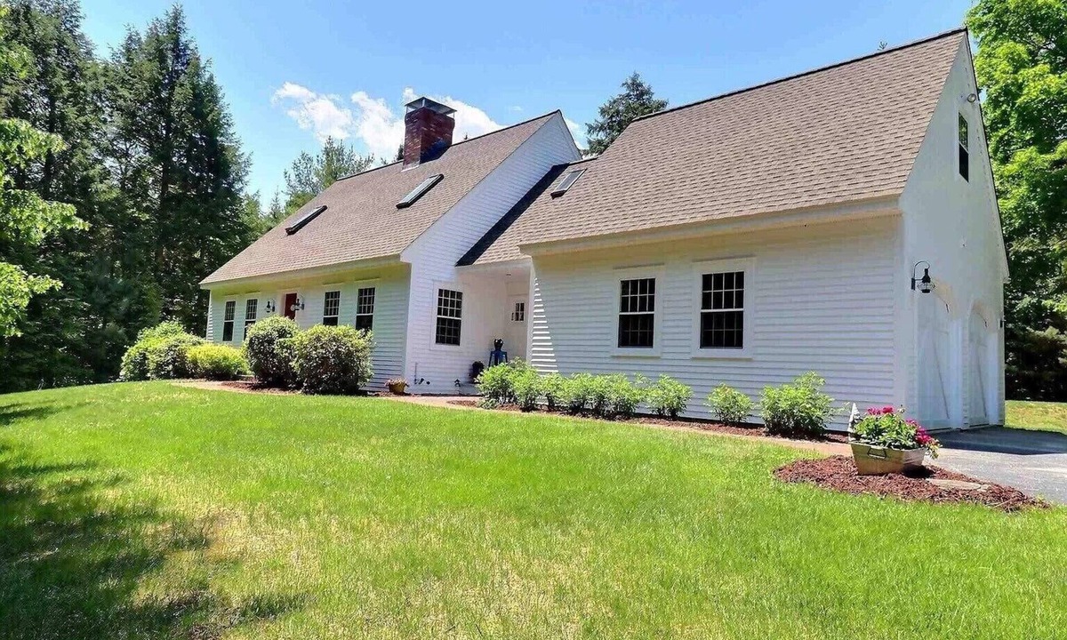 New London House | Private & spacious home on 2 acres & minutes from mountains/lakes.