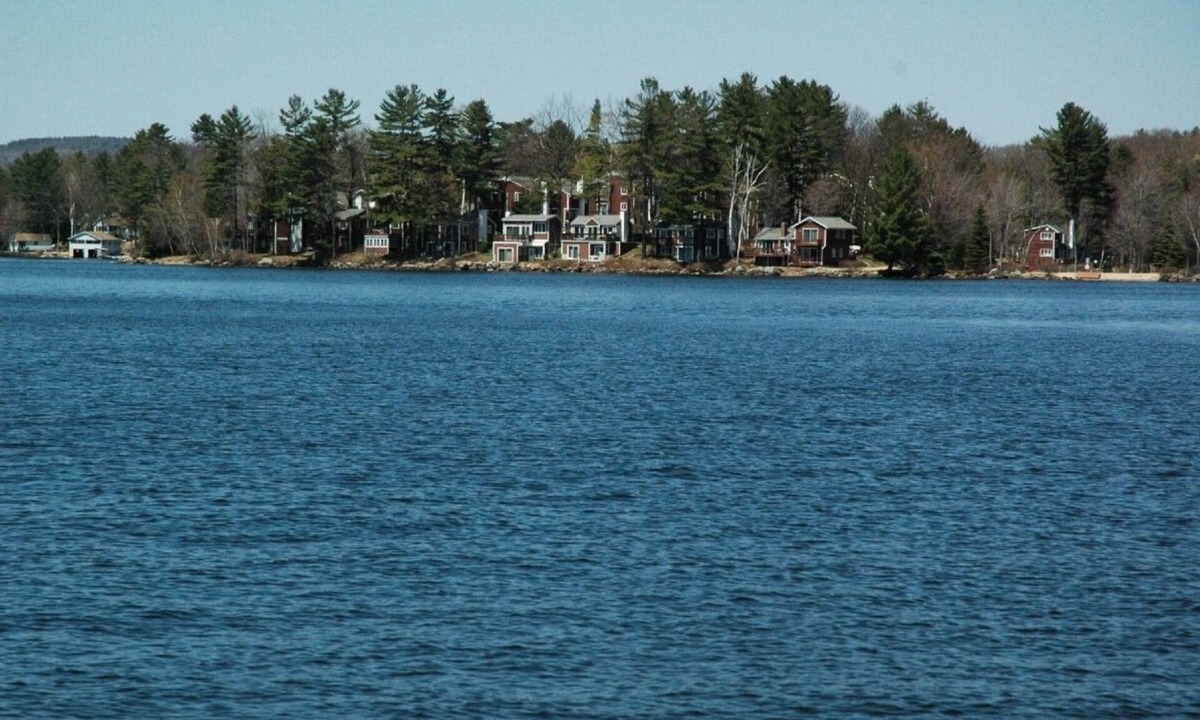 Laconia Cottage | Private, updated waterfront cottage on Winnipesaukee