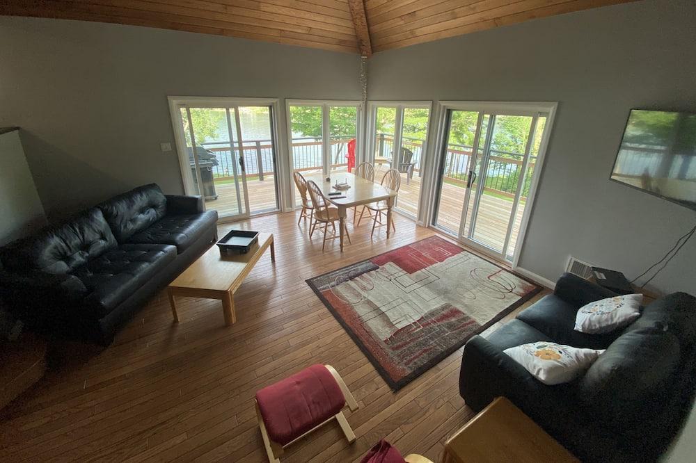 Mapleton Cottage | Private Upper Lakehouse/Cottage on Conestogo Lake