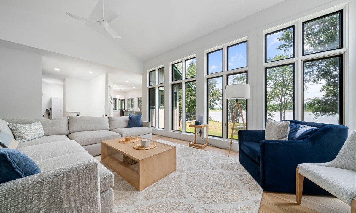 Lyndhurst House | Private waterfront nature escape