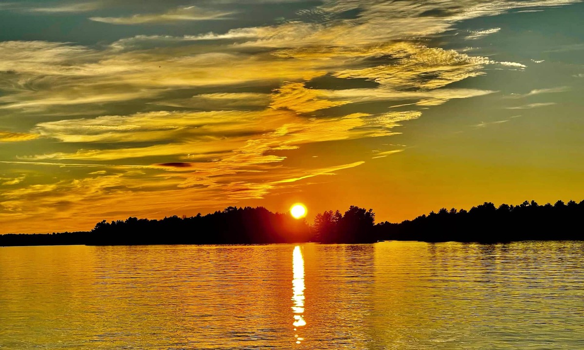 Broadbent Cottage | Private West-Facing Lakeside Retreat - Stunning Shoreline & Sunsets